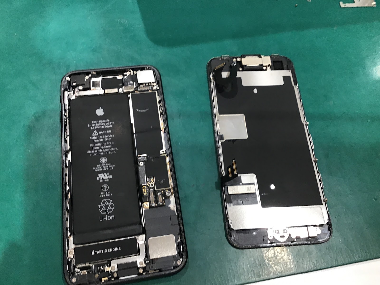 iPhoneSE第2世代のバッテリー交換と充電口の交換をさせて頂きました！